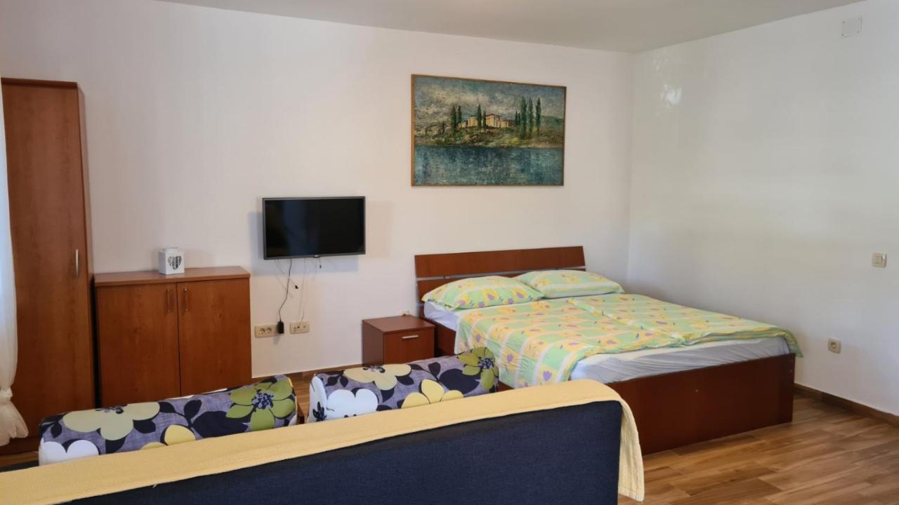 Apartments Ivanovski Раб Екстер'єр фото